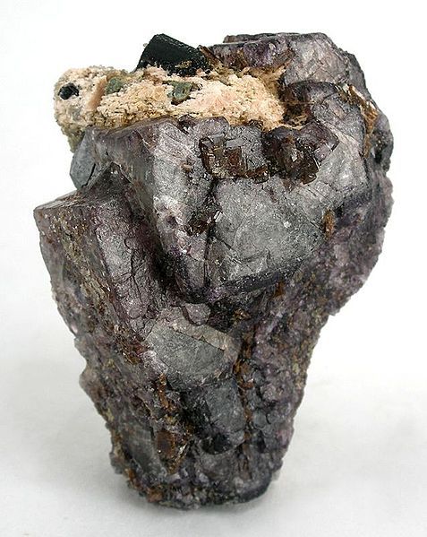 File:Xenotime-(Y)-Fluorite-133031.jpg