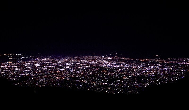 File:Albuquerque-nighttime-cityscape-from-Sandia-Crest.jpg