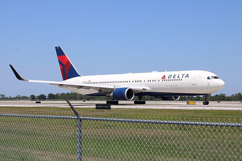 File:Boeing 767-332ER(WL) (5-15-2023).jpg