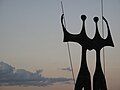 Os Candangos sculpture in front of the Planalto