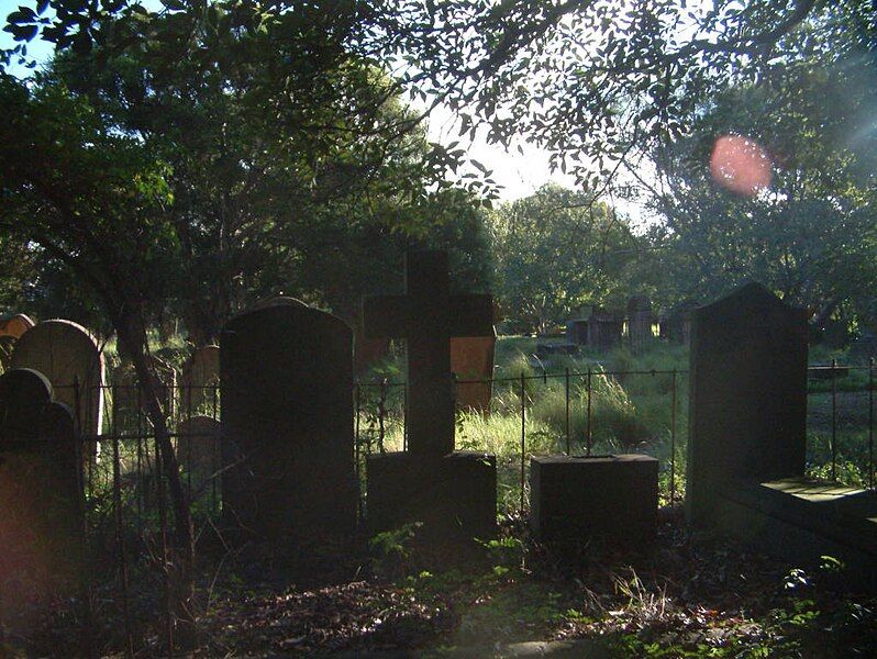 File:Camperdowncemetery3.jpg