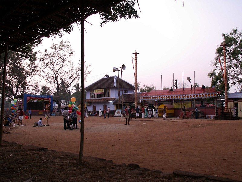 File:Chinakkathoor temple1.jpg