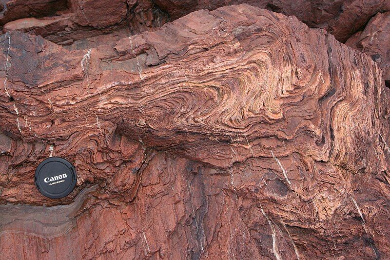 File:Flow banded rhyolite.JPG