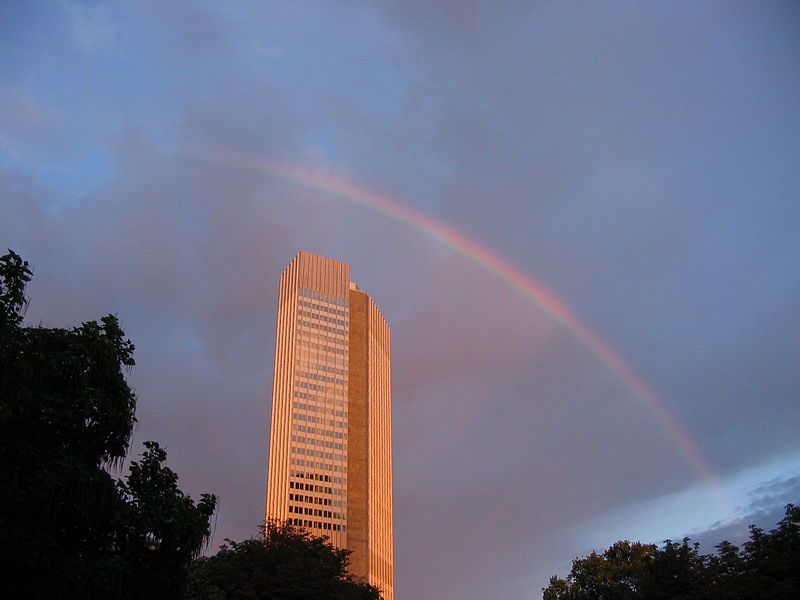 File:Frankfurt-eurotower-rainbow.jpg