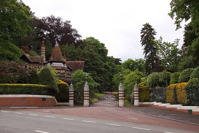 File:Friar Park, Henley-on-Thames-geograph-3511906-by-Steve-Daniels.jpg