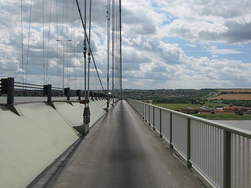 File:Humber Bridge Walkway.JPG