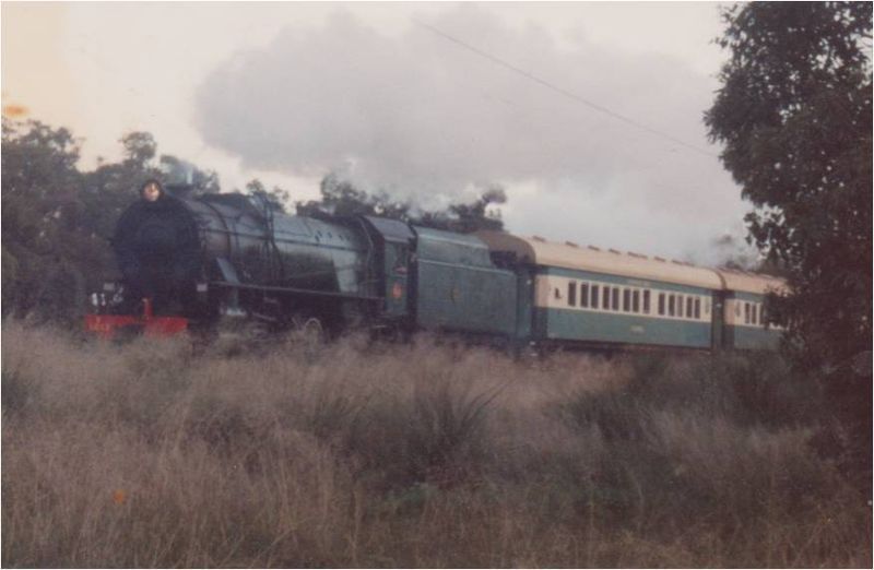 File:Locomotive V1213.jpg