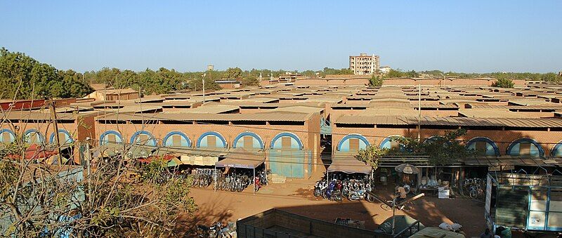 File:Marché de koudougou.jpg