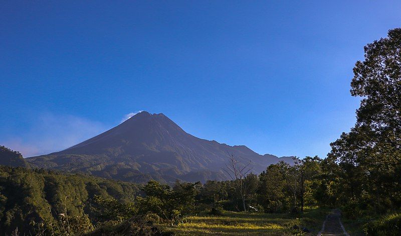 File:Merapi mountain.jpg