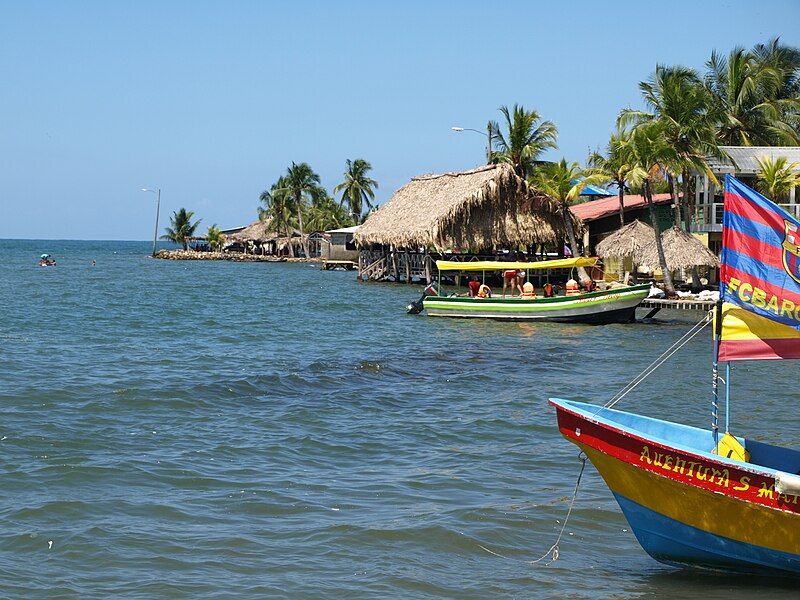 File:Omoa Honduras Auentura.jpg