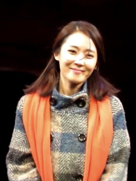 File:Son Ji-yoon 2013.jpg