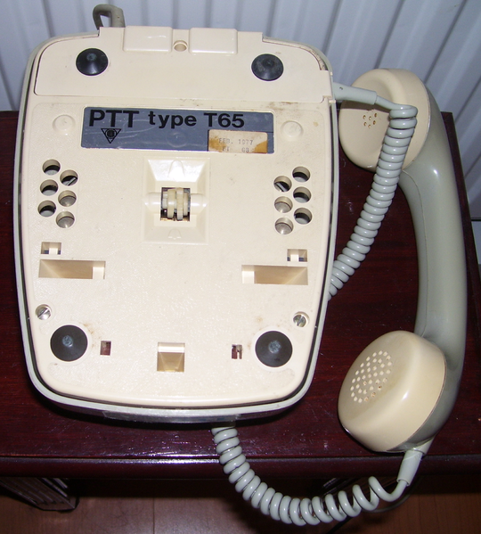 File:T65-telephone-bottom-view.png