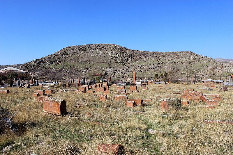 File:Talin Cemetery.JPG