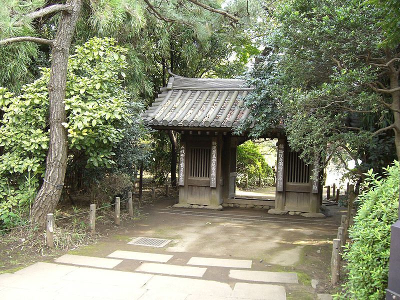 File:Tetsugakudoukouen Tetsurimon.jpg