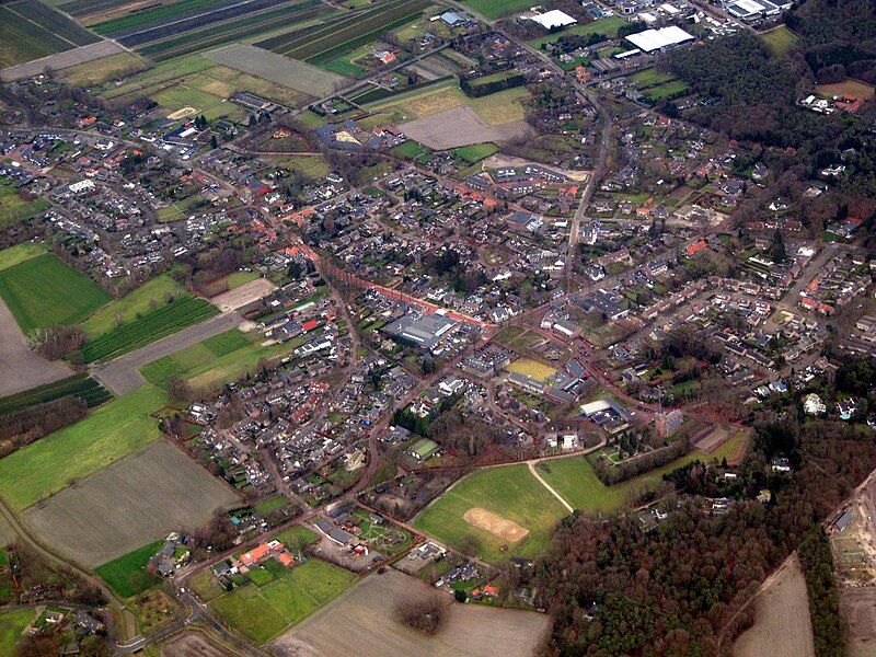 File:Vessem luchtfoto.jpg