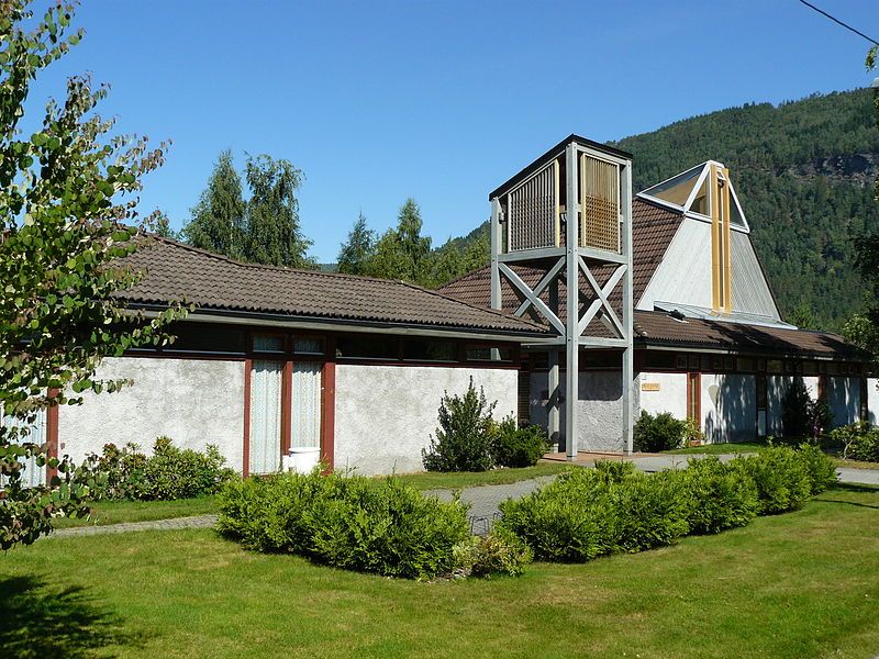 File:08-07-29 Sandane Kirke.jpg