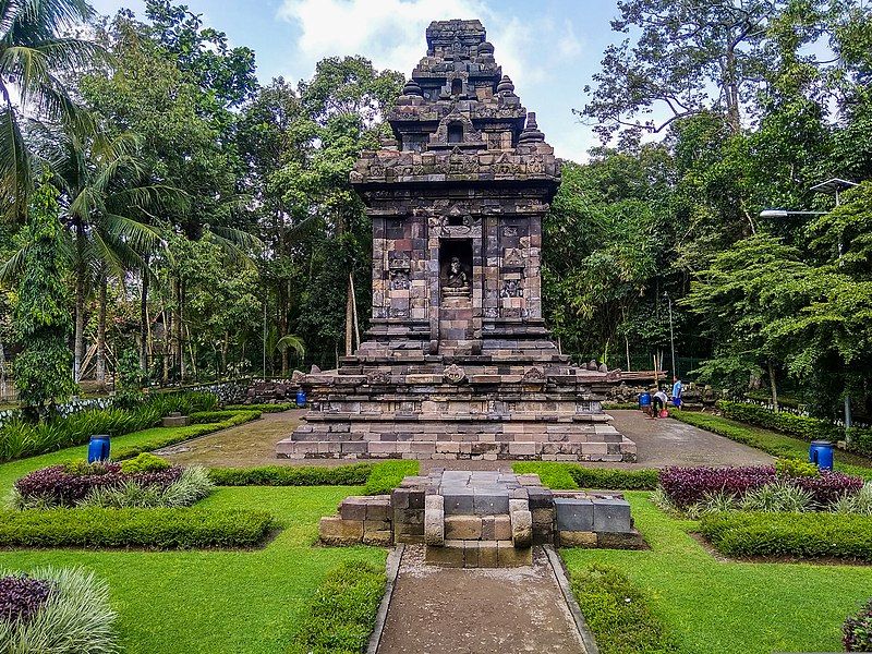 File:Candi Merak.jpg