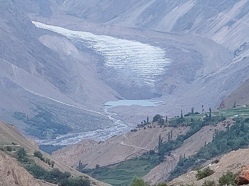 File:Darkut and Glacier.jpg