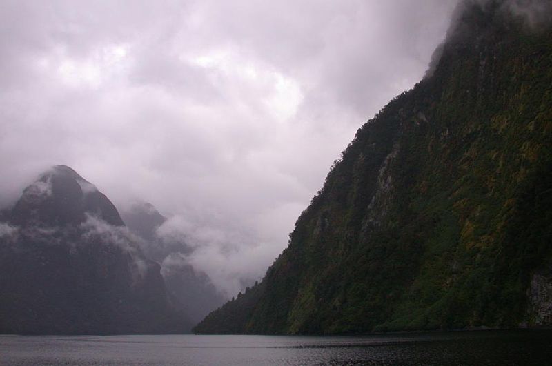 File:DoubtfulSound-TypicalScenery.jpg