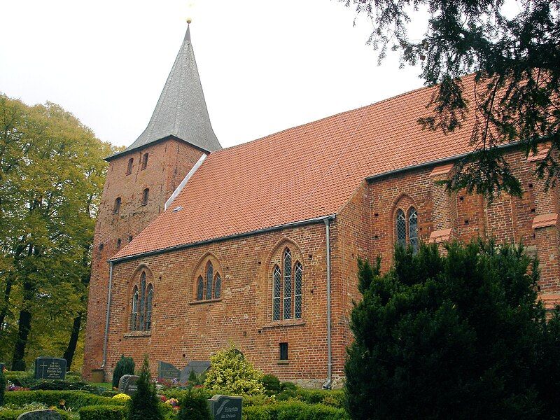 File:Gressow Kirche 3.jpg