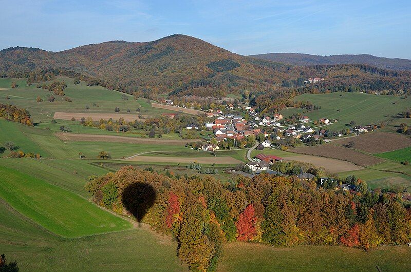 File:Groisbach, Höherberg, Alland.jpg