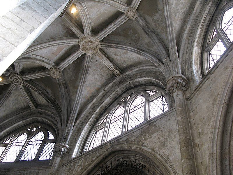 File:LisbonCathedral-Ambulatory.jpg