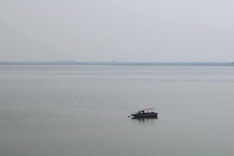 File:Manair Reservoir, India.jpg