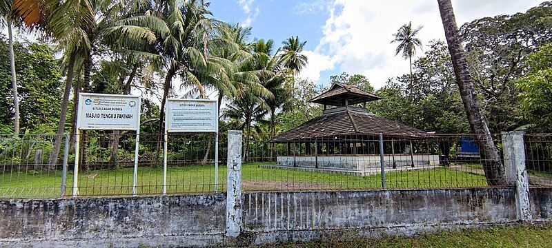 File:Masjid Teungku Fakinah.jpg