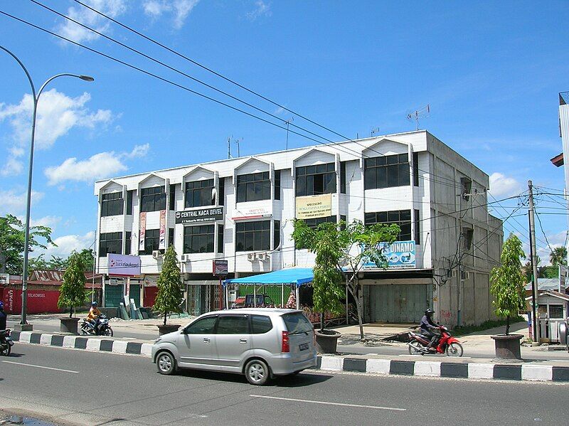 File:Pertokoan Pekanbaru.JPG