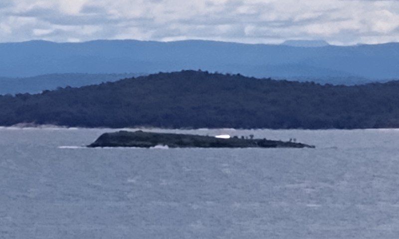 File:Picnic Island, Tasmania.jpg