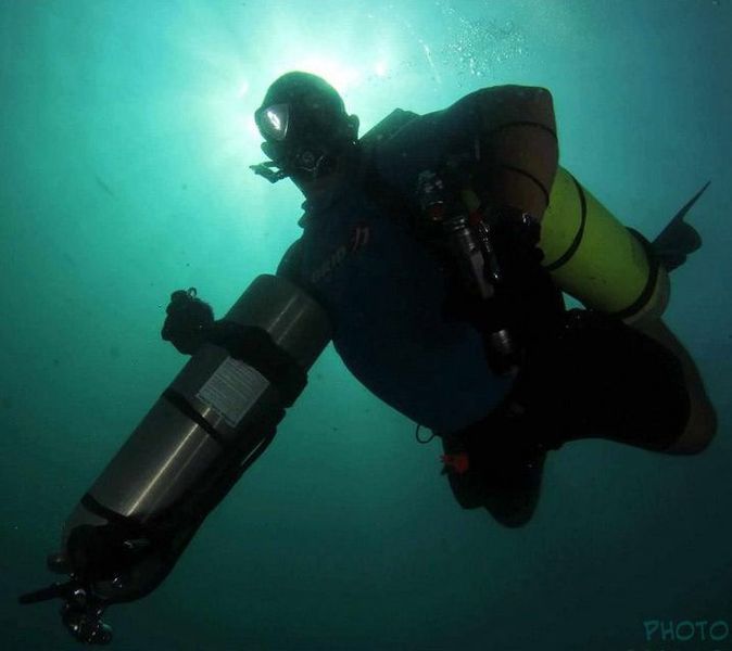 File:Sidemount diving skills-crop.jpg