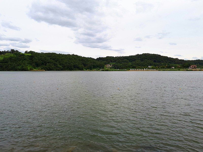 File:Tangeumlake.jpg