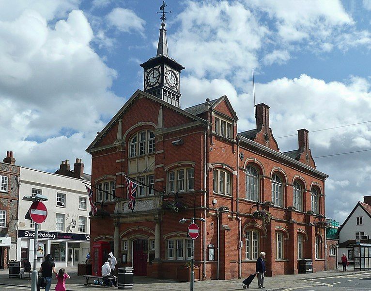 File:Thame Town Hall.jpg