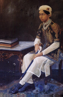 Painted by Ghasiram Hardev Sharma, this posthumous portrait depicts Zalim Singh II (1864–1912), the Maharaj Rana of Jhalawar.