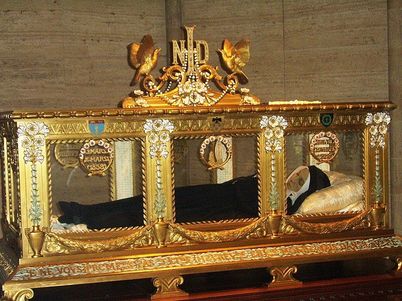 File:Bernadette Soubirous-sarcophagus-2.jpg