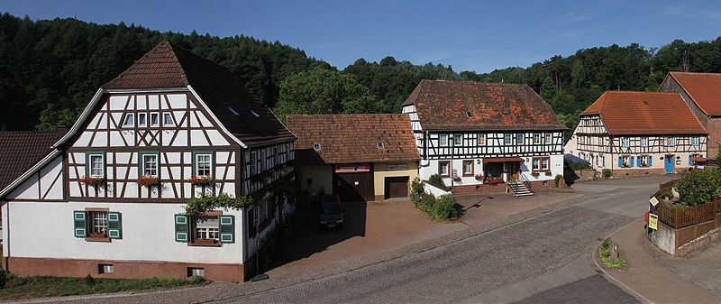 File:Bundenthal-Fachwerk-Hauptstrasse 72-76-16-gje.jpg