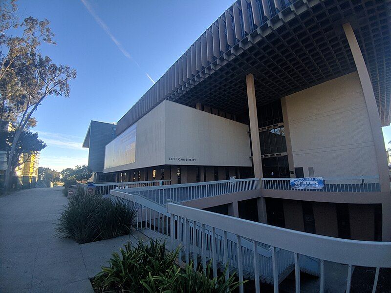 File:CSUDH Library 2018.jpg