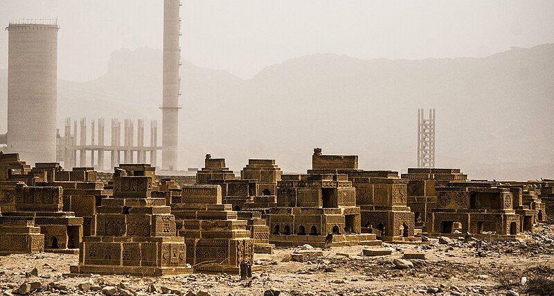 File:Chowkhundi (Rumi) graves.jpg