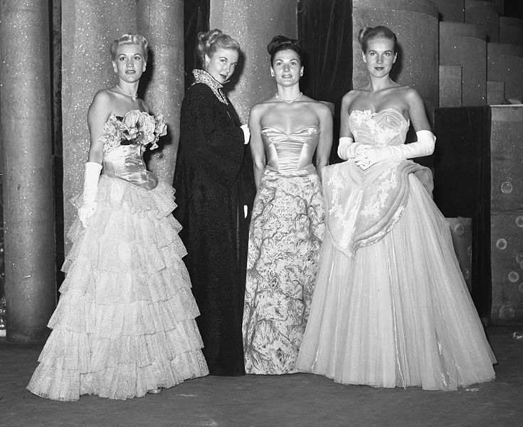 File:Evening gowns, 1947.jpg