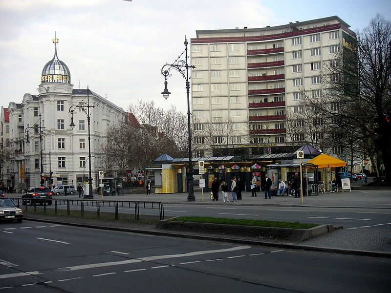 File:HalenseeHenriettenplatz.jpg