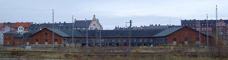 File:Hof-Hauptbahnhof-Rundschuppen.jpg