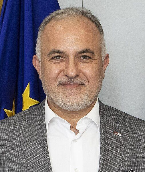 File:Kerem Kınık (cropped).jpg