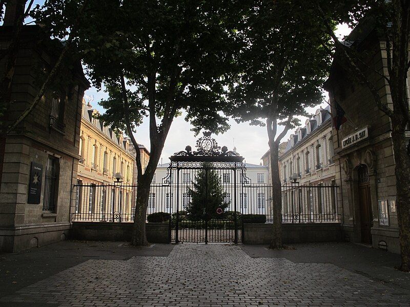 File:Lycée Jean-Baptiste-Say 2.jpg