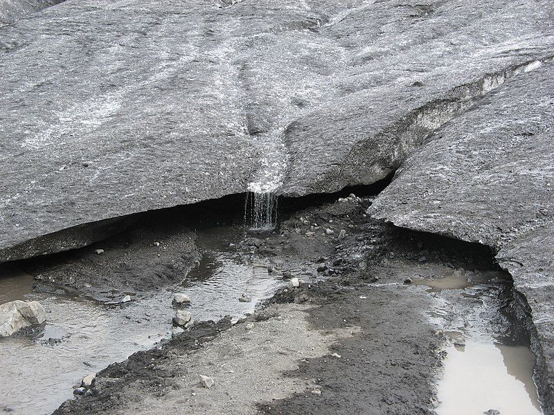 File:Melting glacier (Skaftafellsjökull).jpg