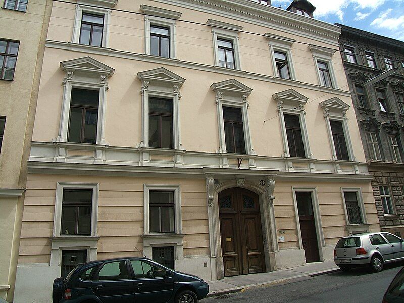 File:Palais Apponyi.JPG