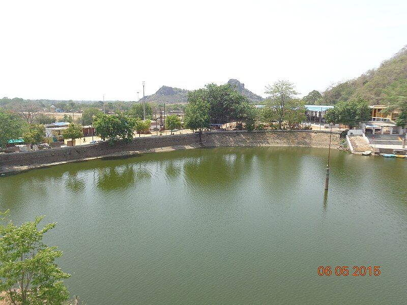 File:Pondview bimbleswari.JPG