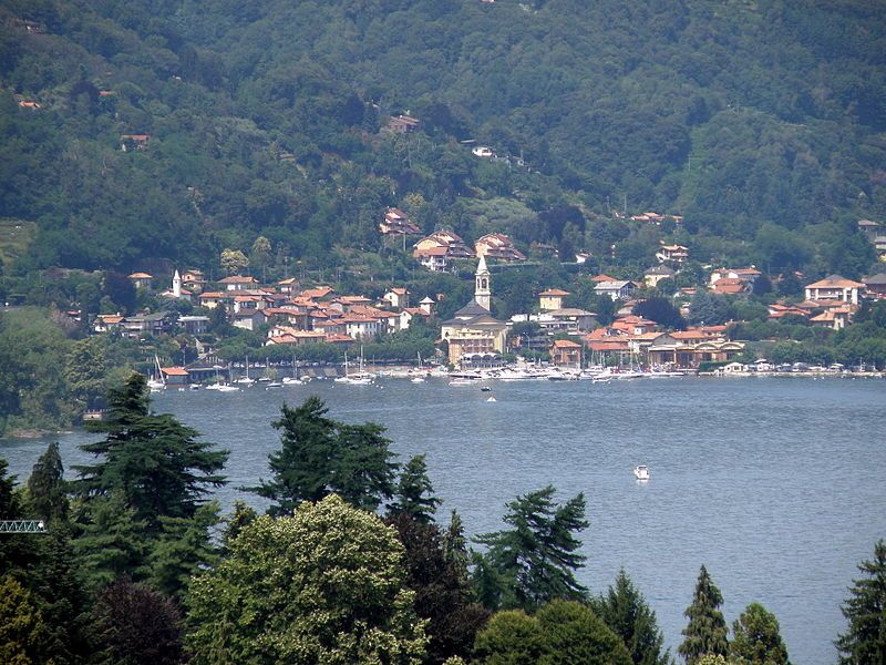 File:Solcio Panorama.JPG