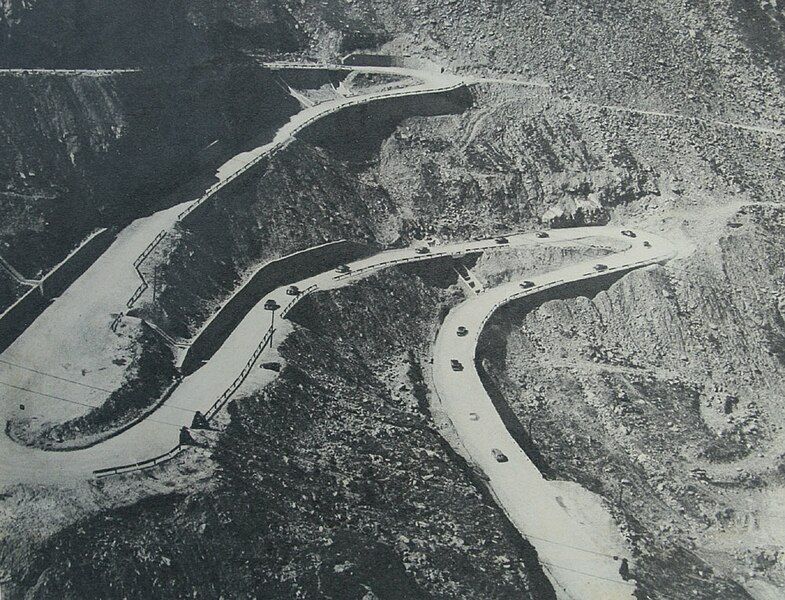 File:Transfagarasan in 1974.jpg