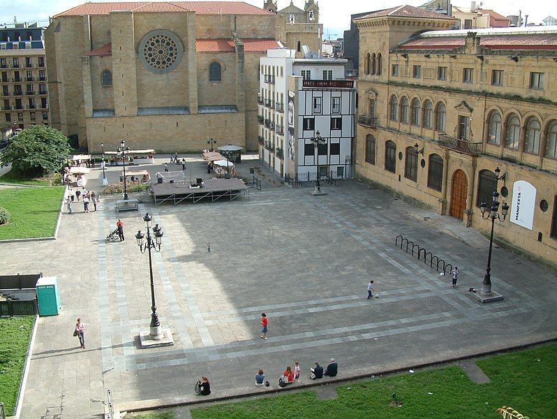 File:Above Plaza.jpg