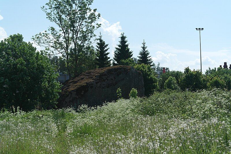 File:Aruküla boulder.JPG